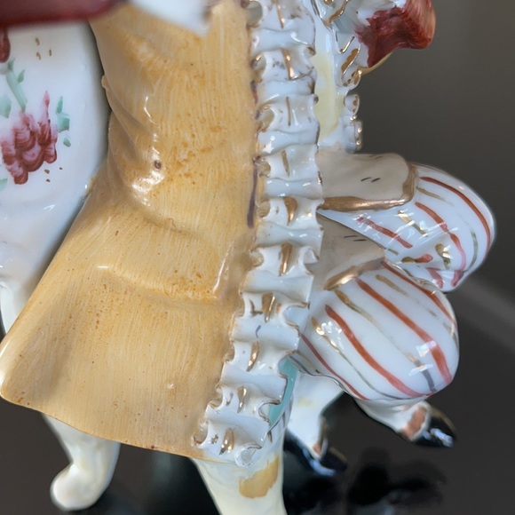 Porcelain figurine. - Picture 3 of 8